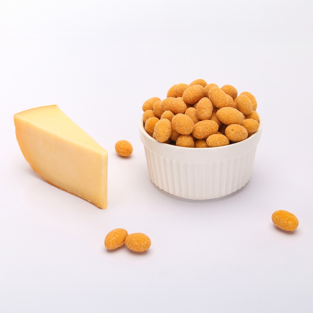 Crunchy peanuts with extra cheese